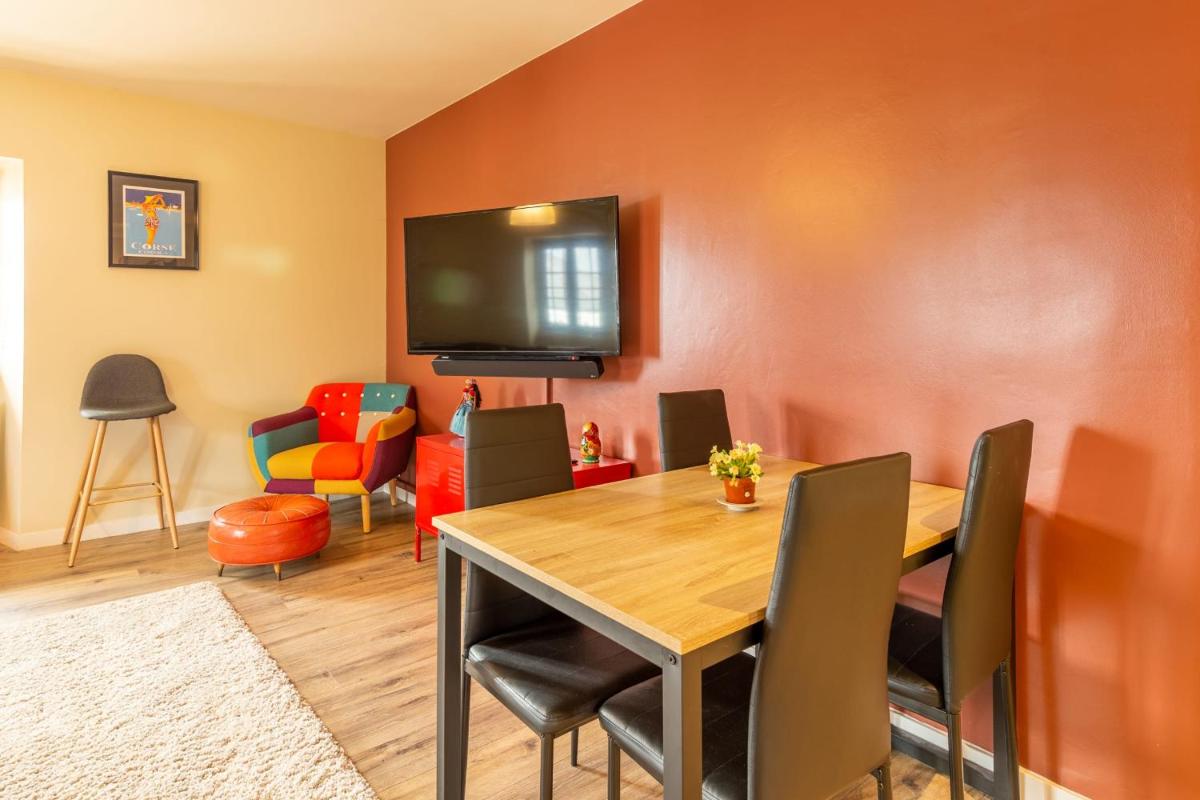 Spacious apartment with two terraces and private parking - Housity
