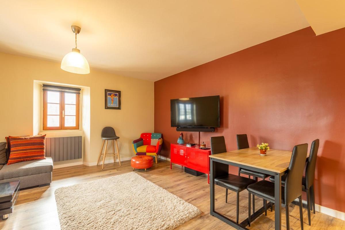 Spacious apartment with two terraces and private parking - Housity
