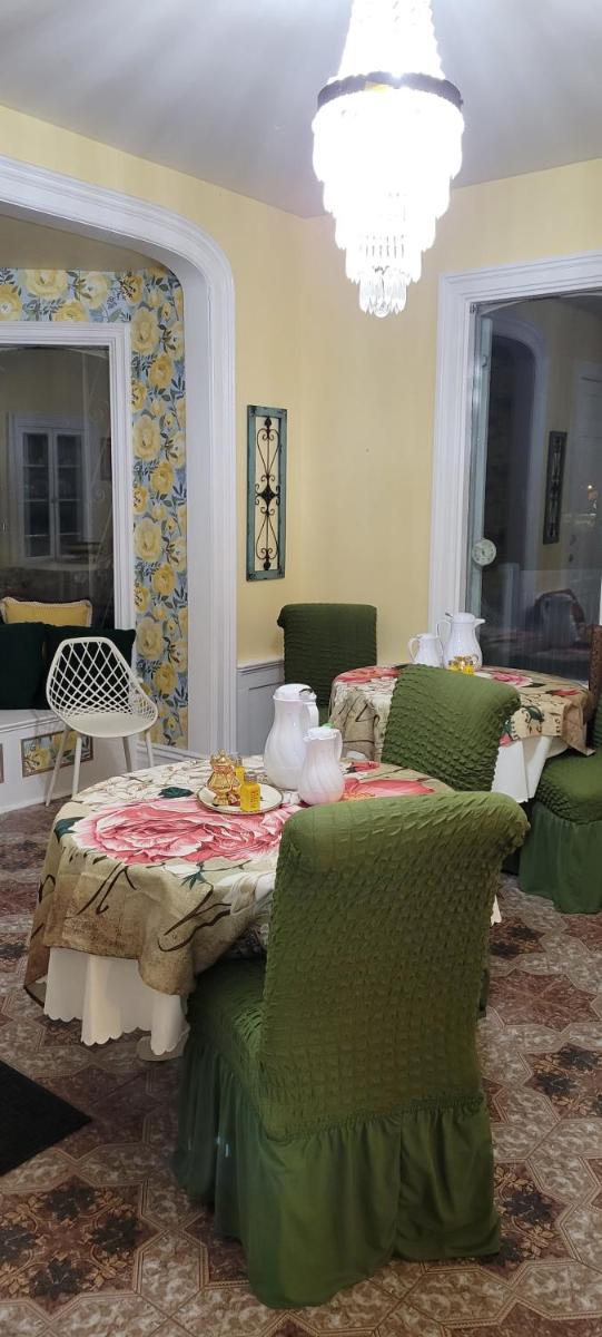 Holland Farmhouse Inn B&B - Housity