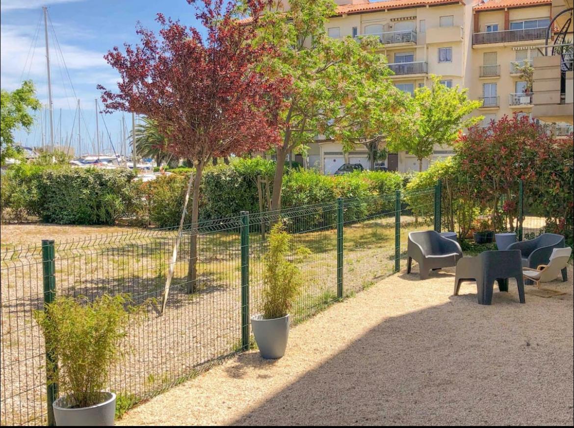 Superbe, face aux bateaux - 2ch + jardin - marina - Housity