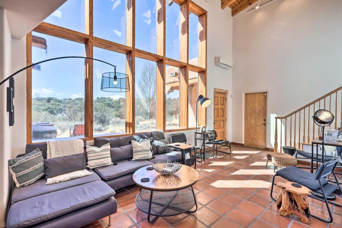 Casa al Reves Pueblo-Style House with Views! - Housity