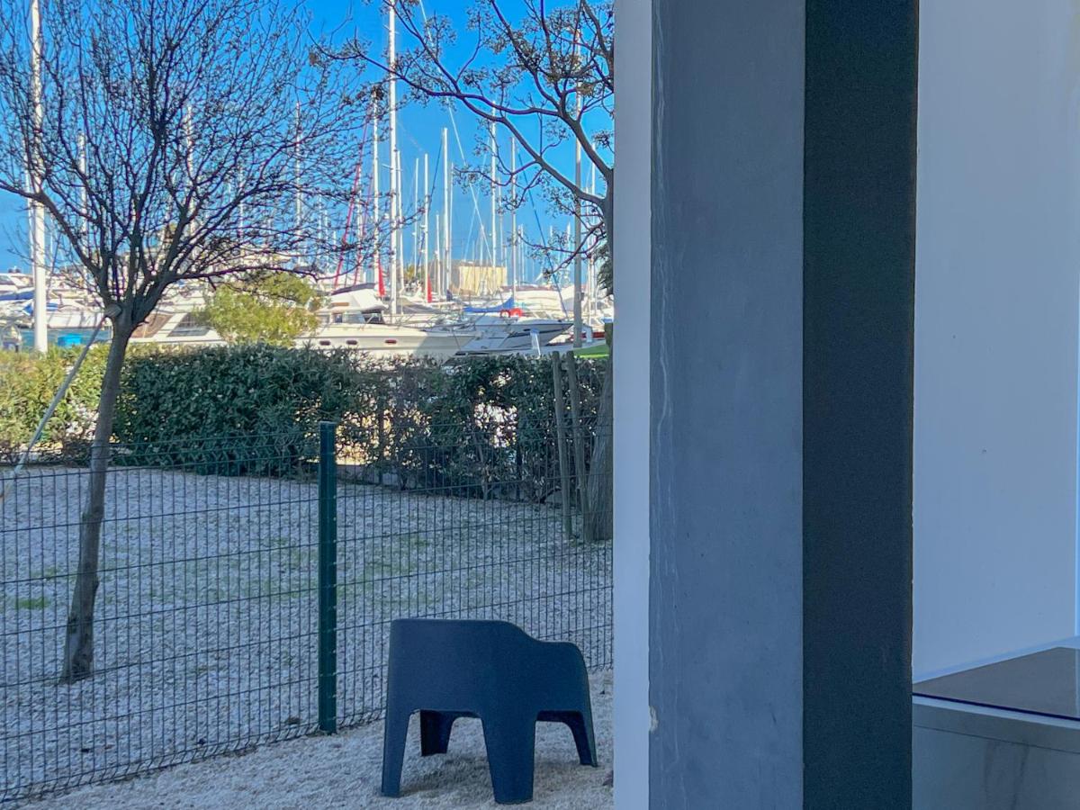Superbe, face aux bateaux - 2ch + jardin - marina - Housity