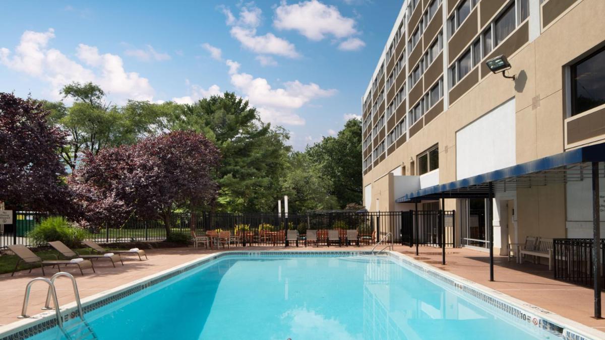 Holiday Inn Clark - Newark by IHG - Housity
