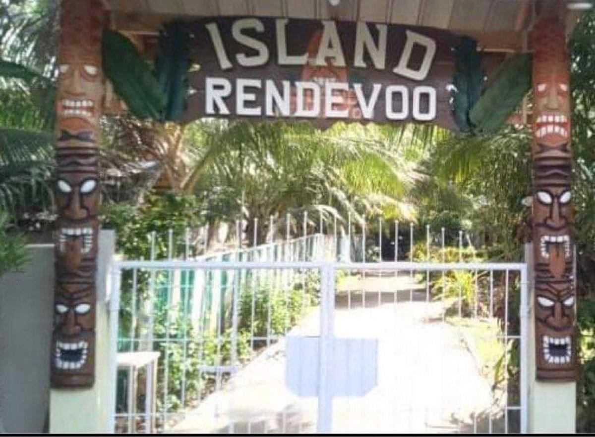 Island Rendevoo - Housity