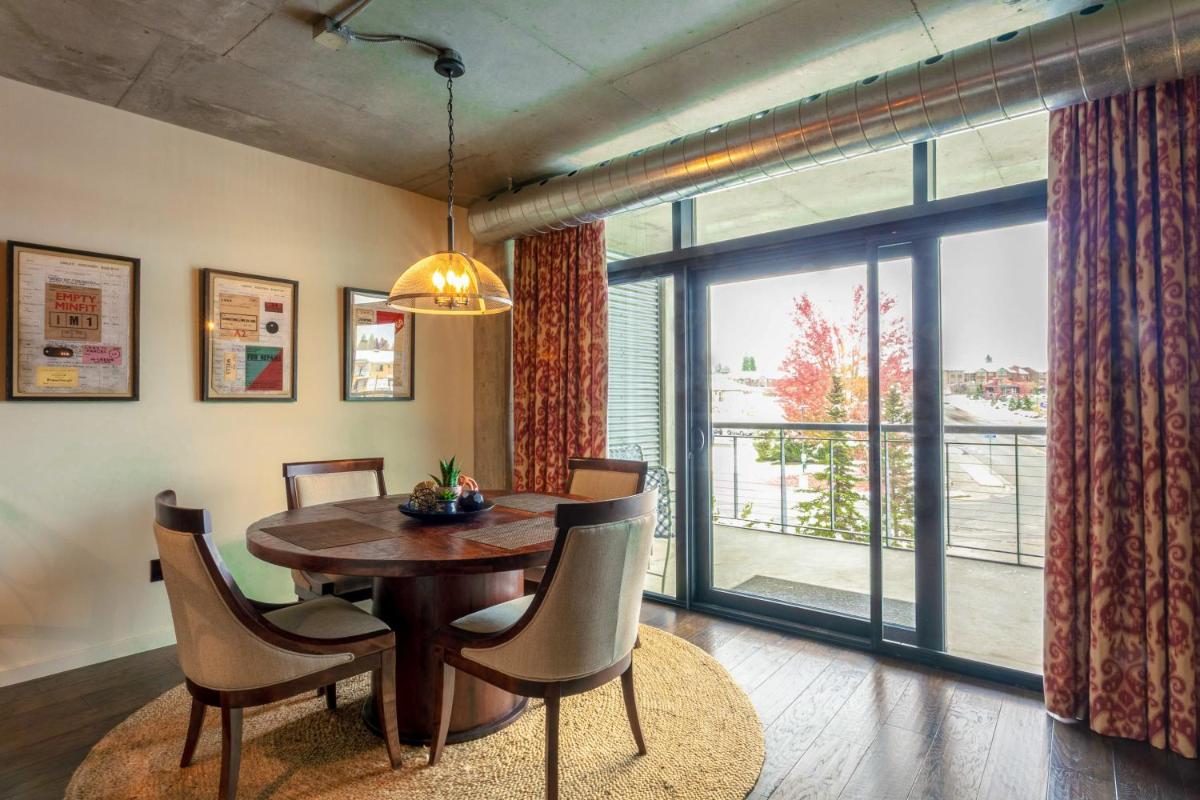Cozy Boho Bellerive Condo on the Spokane River - Housity