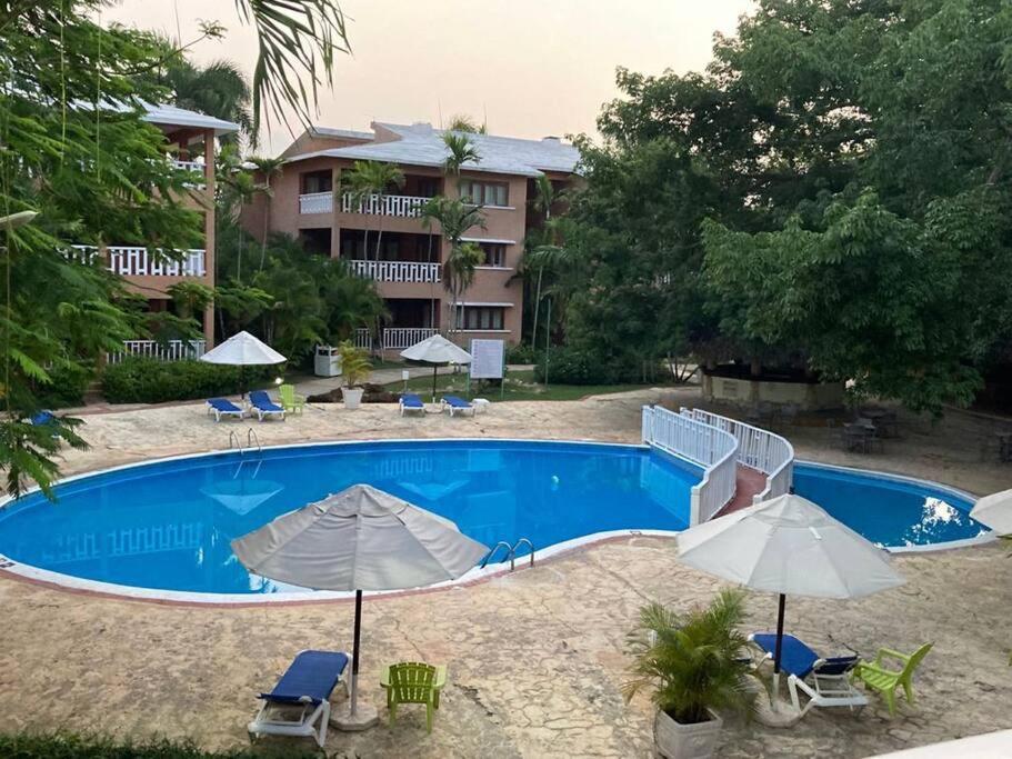 Beach Apartment, pool view Dominican Bay - Housity