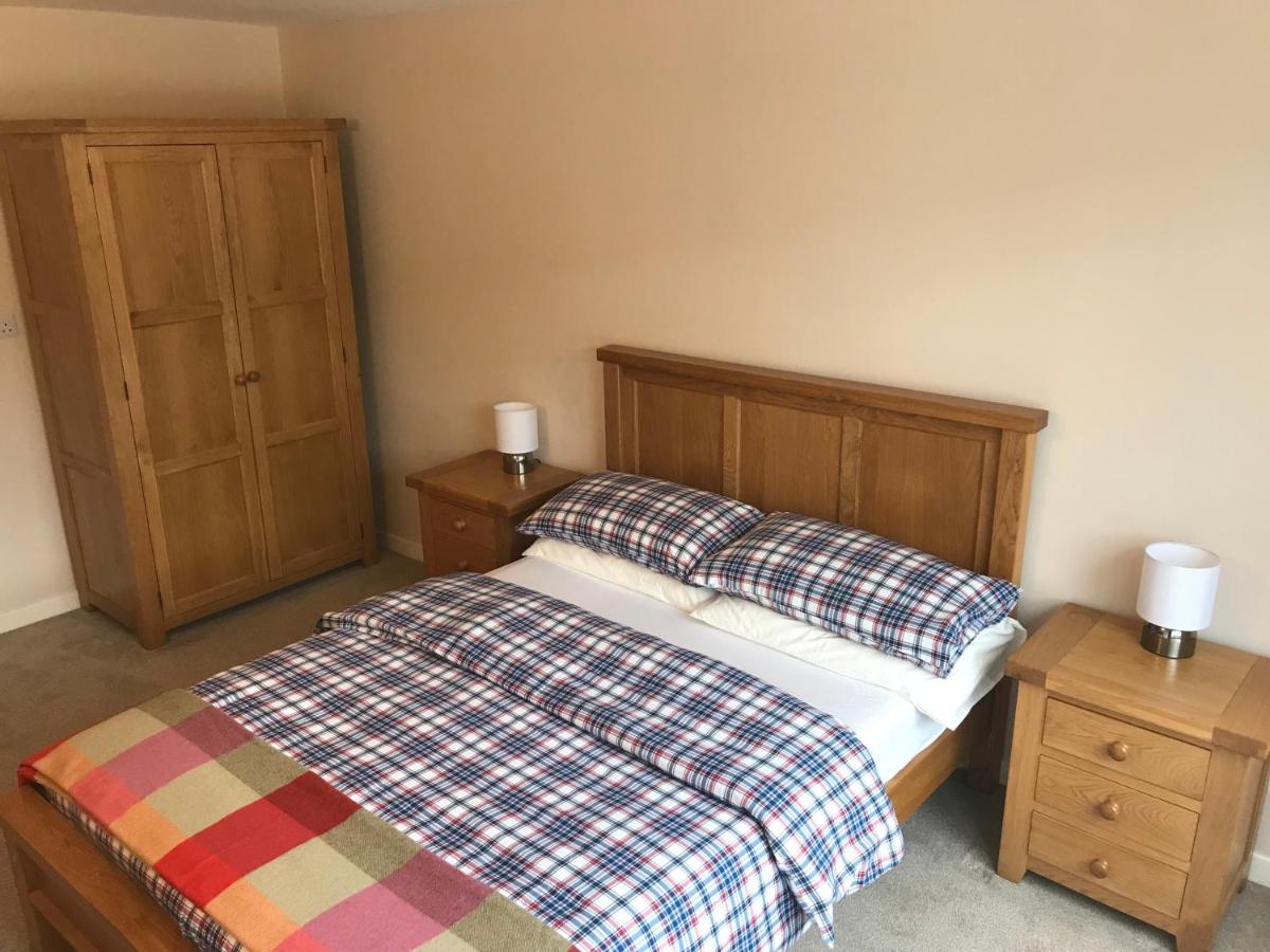 Borrodale, one bedroom apartment with balcony and loch view. - Housity