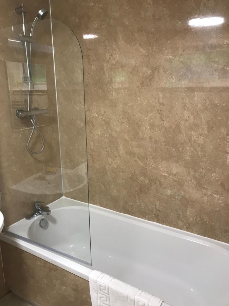 Borrodale, one bedroom apartment with balcony and loch view. - Housity