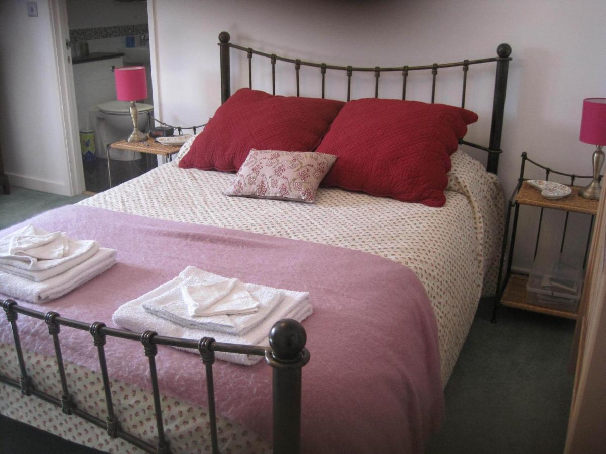 Cames Mead Farmhouse Bed and Breakfast - Housity