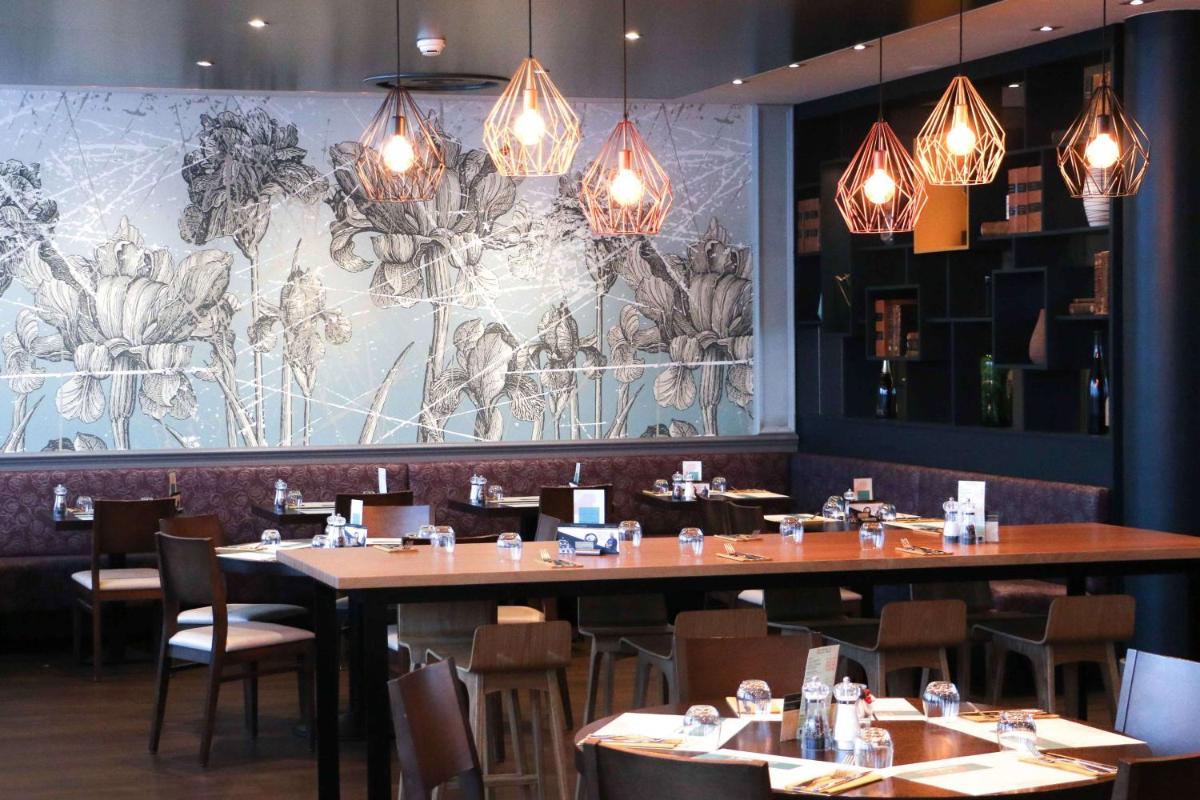 Restaurant ou autre lieu de restauration dans l'établissement Best Western Plus Hôtel & Spa de Chassieu