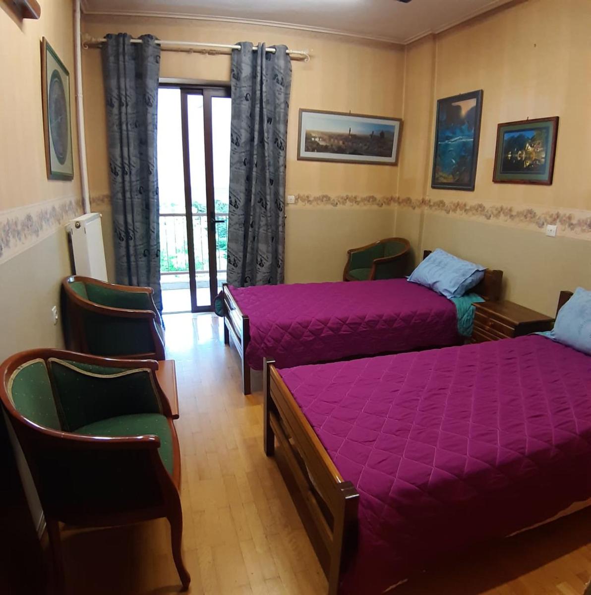 Diamerisma sto kentro tes poles tripole - Housity