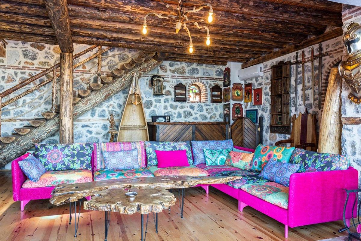 Magnificient Stone House with Private Pool and Jacuzzi in Iznik, Bursa - Housity