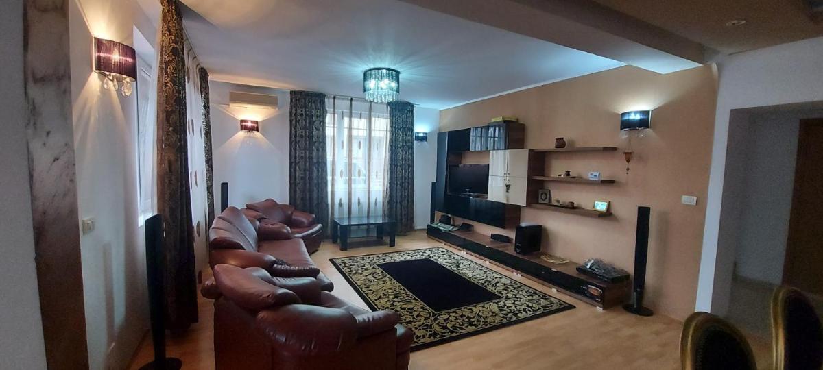 Vila AYAT - Housity
