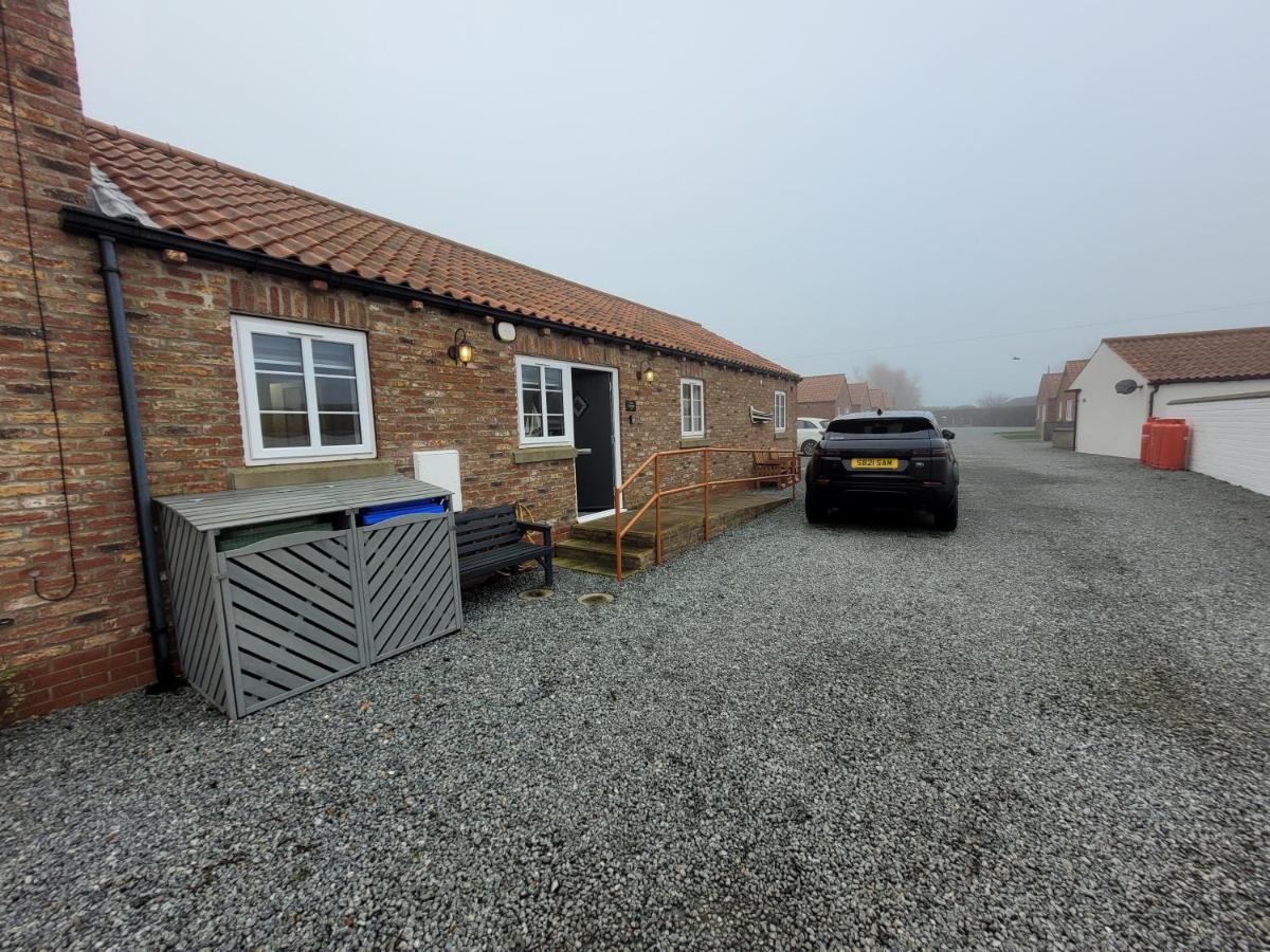 Cosy Cottage,The Paddock BARMSTON. NR BRIDLINGTON - Housity