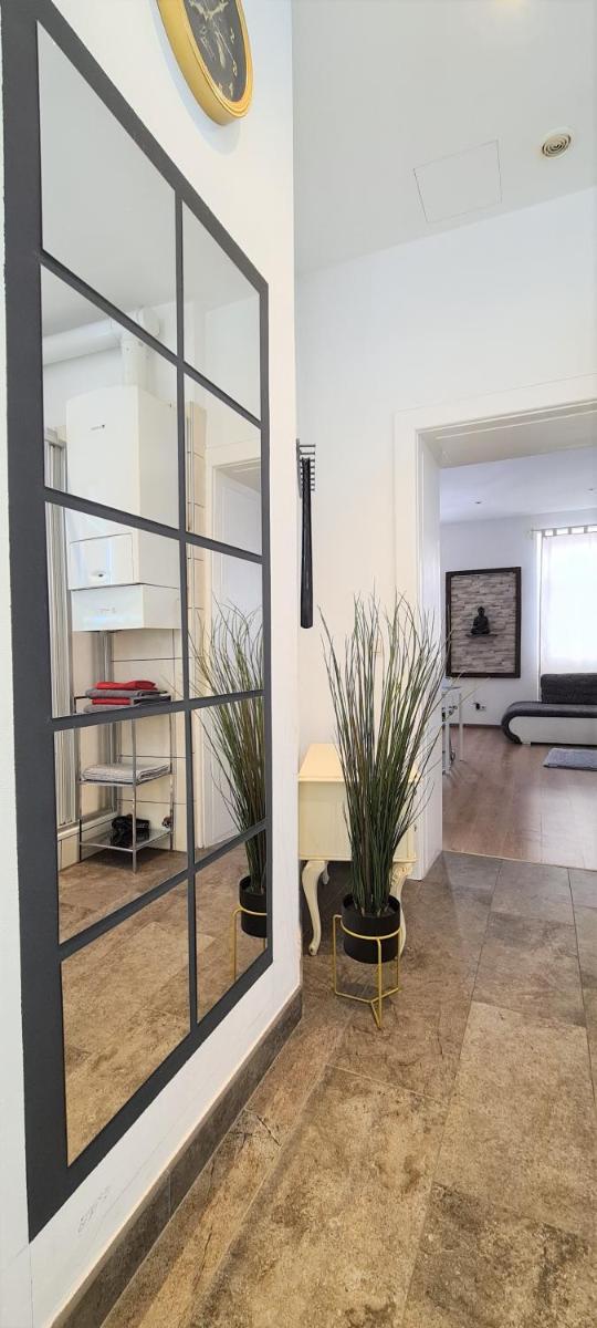Wiener Buddha Style Flat with Inner Garden- Märzstraße City Apartments - Housity