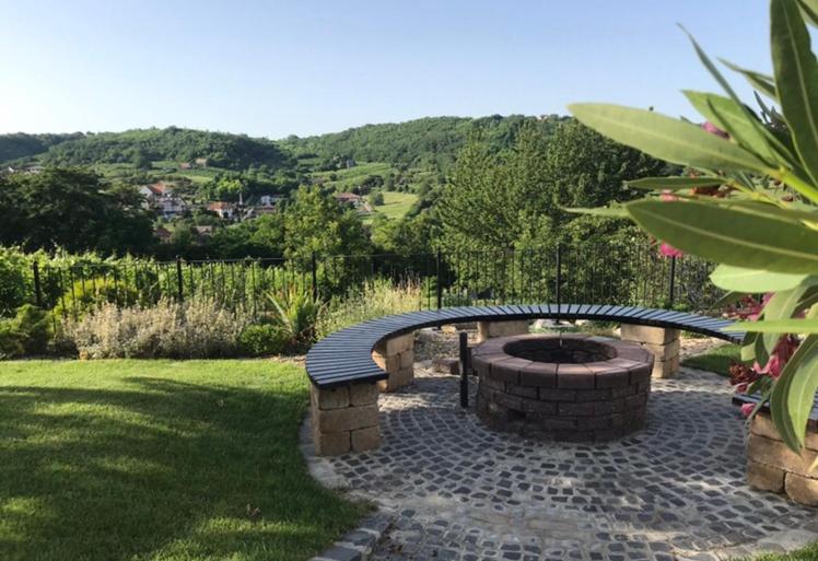 Vass-Villa Vendégház - Housity