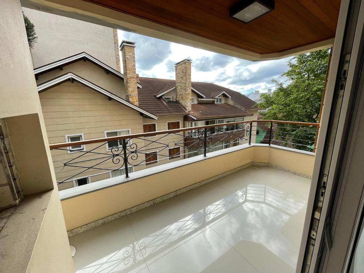 Novo e no centro de Gramado - Housity