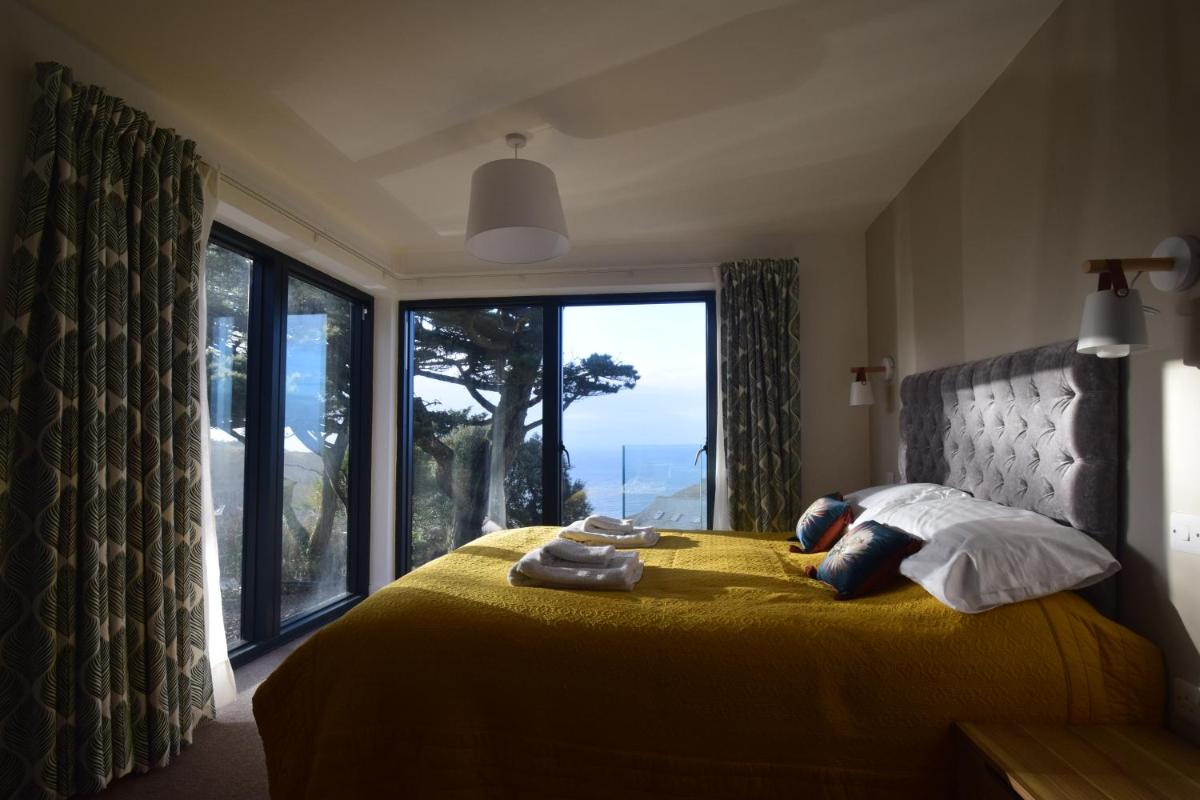 Flat 2 High Tide House - Stylish flat with large terrace and incredible sea views - Housity