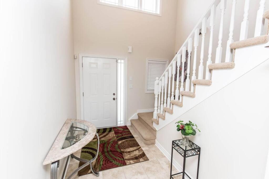 Fallsview Family Home - Housity