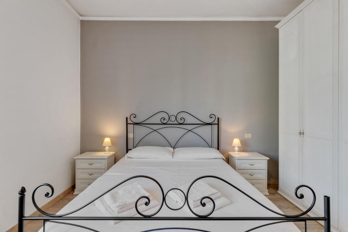 Elegant Blue Apartment - Housity