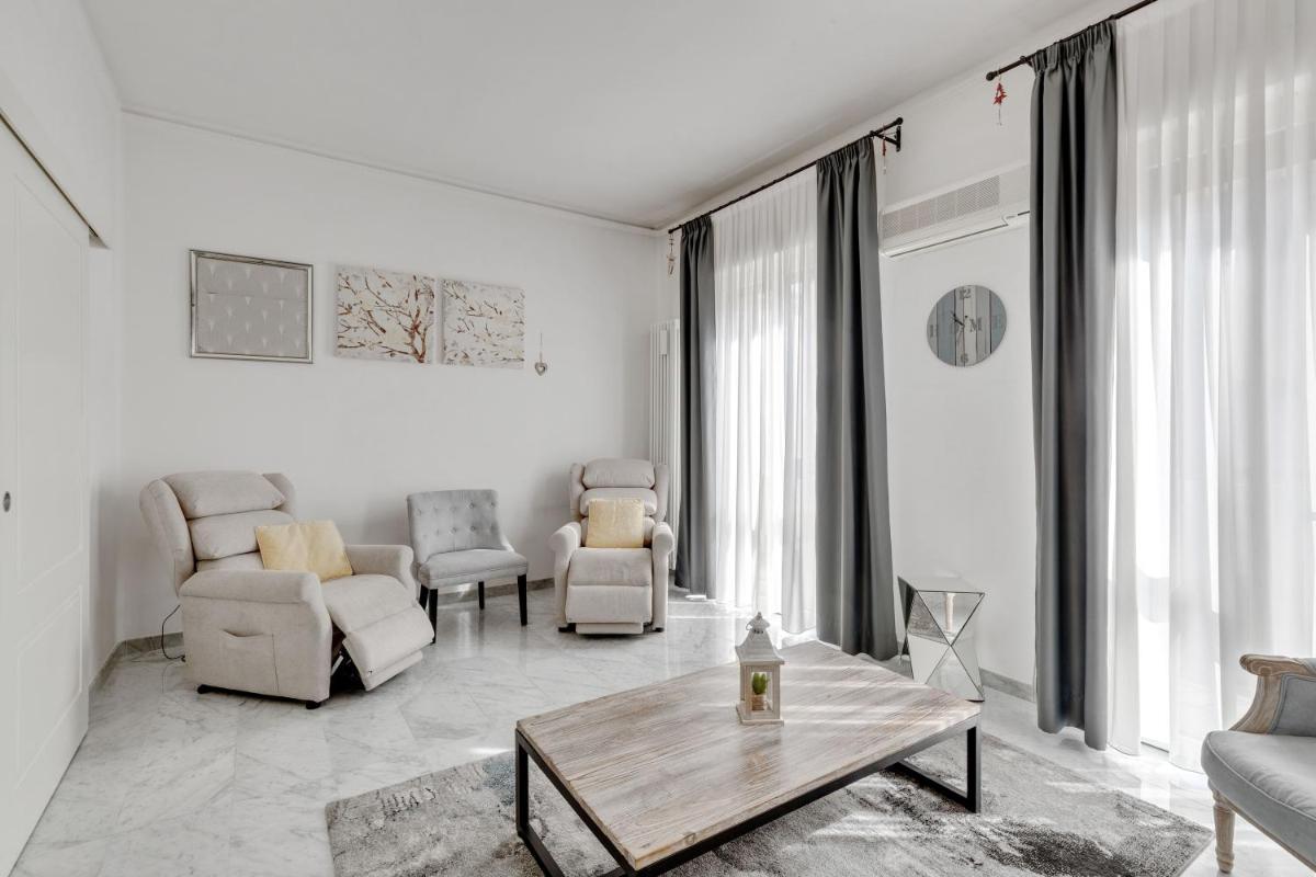 Elegant Blue Apartment - Housity