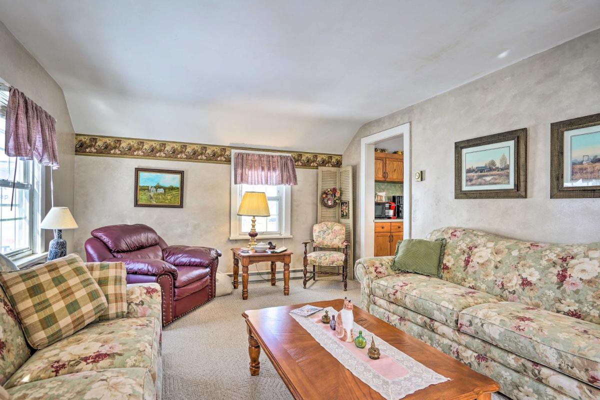 Walk to Chautauqua Lake Mayville Getaway! - Housity