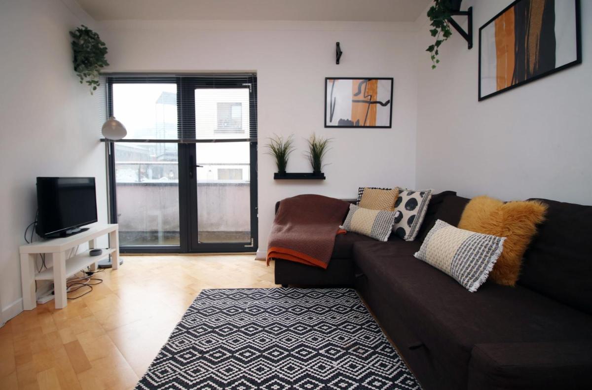 The Hayes by Mia Living 2 bedroom apartment in Cardiff City Centre - Housity