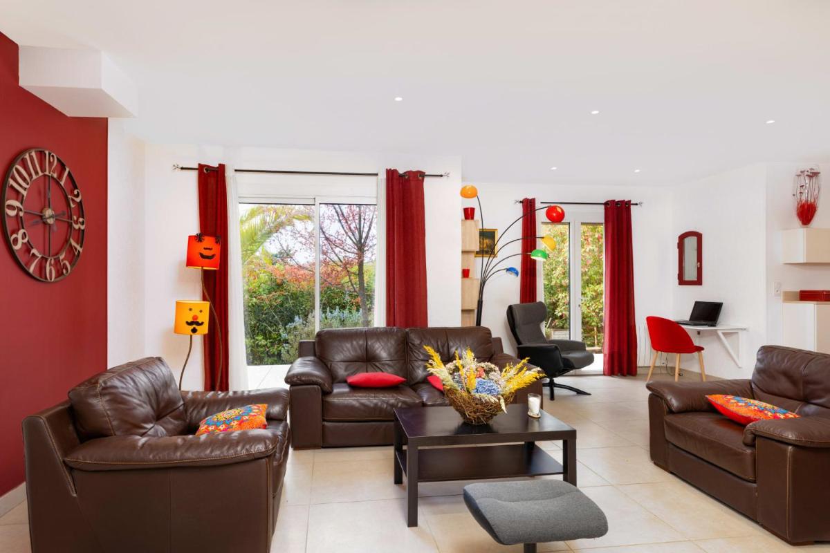 Sumptuous House Of 120m With Garden And Jacuzzi - Housity