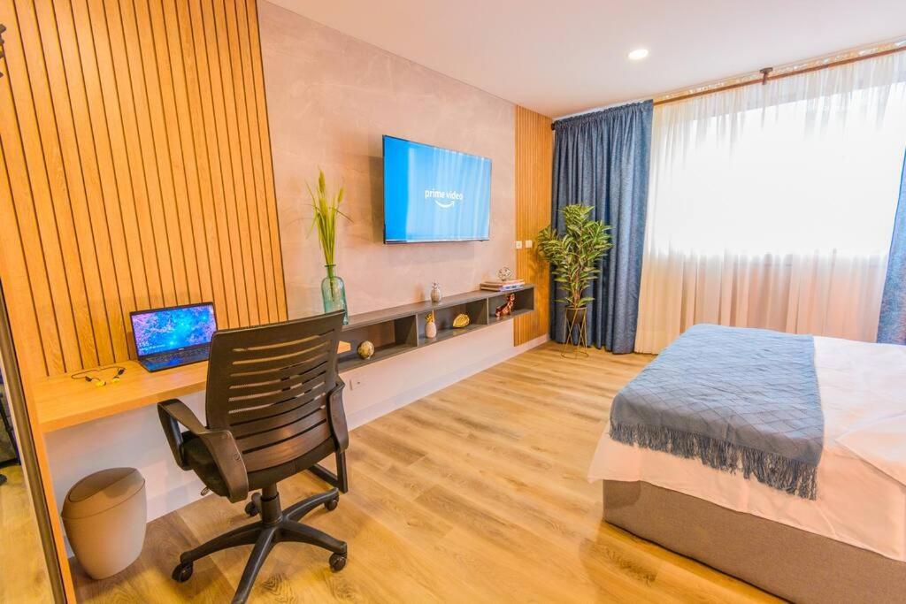 Luxury Suite in El Poblado Co-Work, Gym, Fast WiFi - Housity
