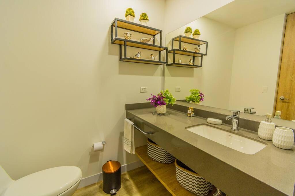Suitetrails - Luxury Suite in El Poblado Co-Work, Gym, Fast WiFi