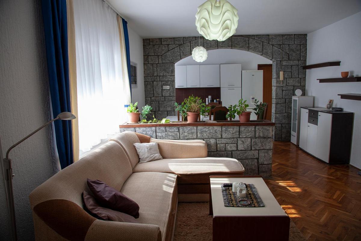 Apartman Ksenija - Housity