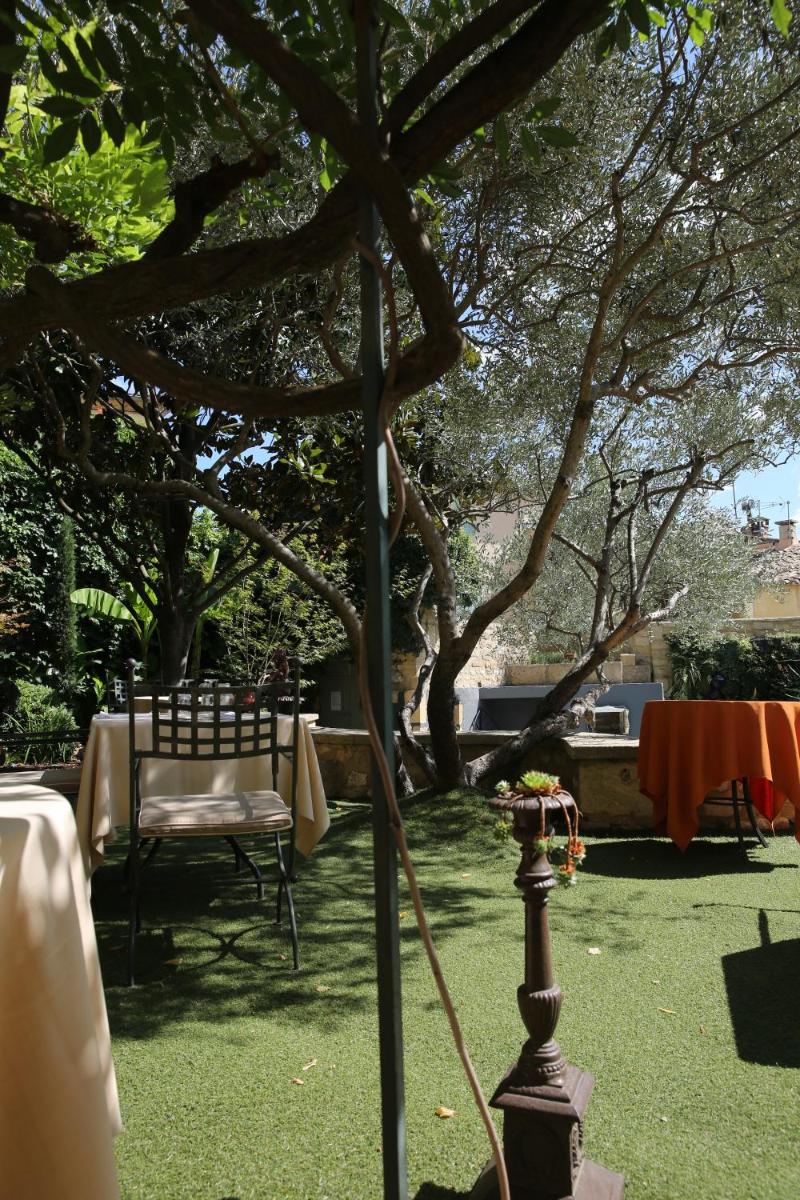 Jardin de l'établissement Le Castellas Hotel & SPA - TERITORIA
