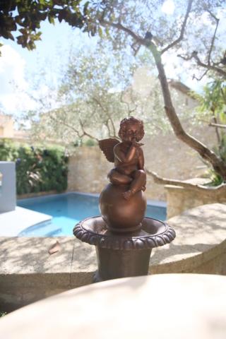 Piscine de l'établissement Le Castellas Hotel & SPA - TERITORIA ou située à proximité