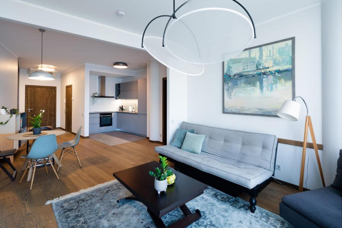 Riga Riverside Spacious One Bedroom Apartment - Hizvo