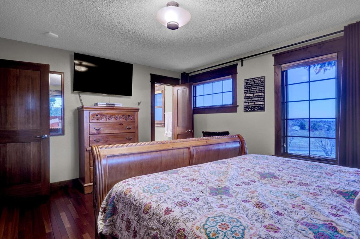 Spacious Family Home in the City - Housity