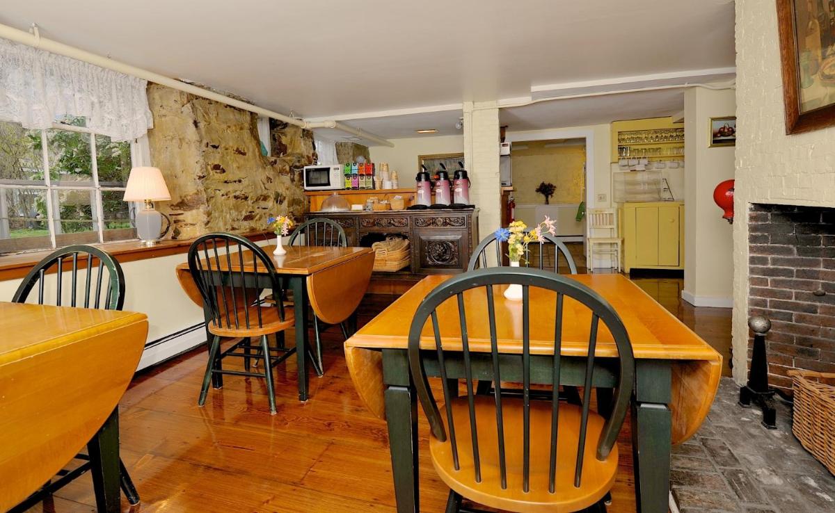 Yankee Peddler Inn - Housity