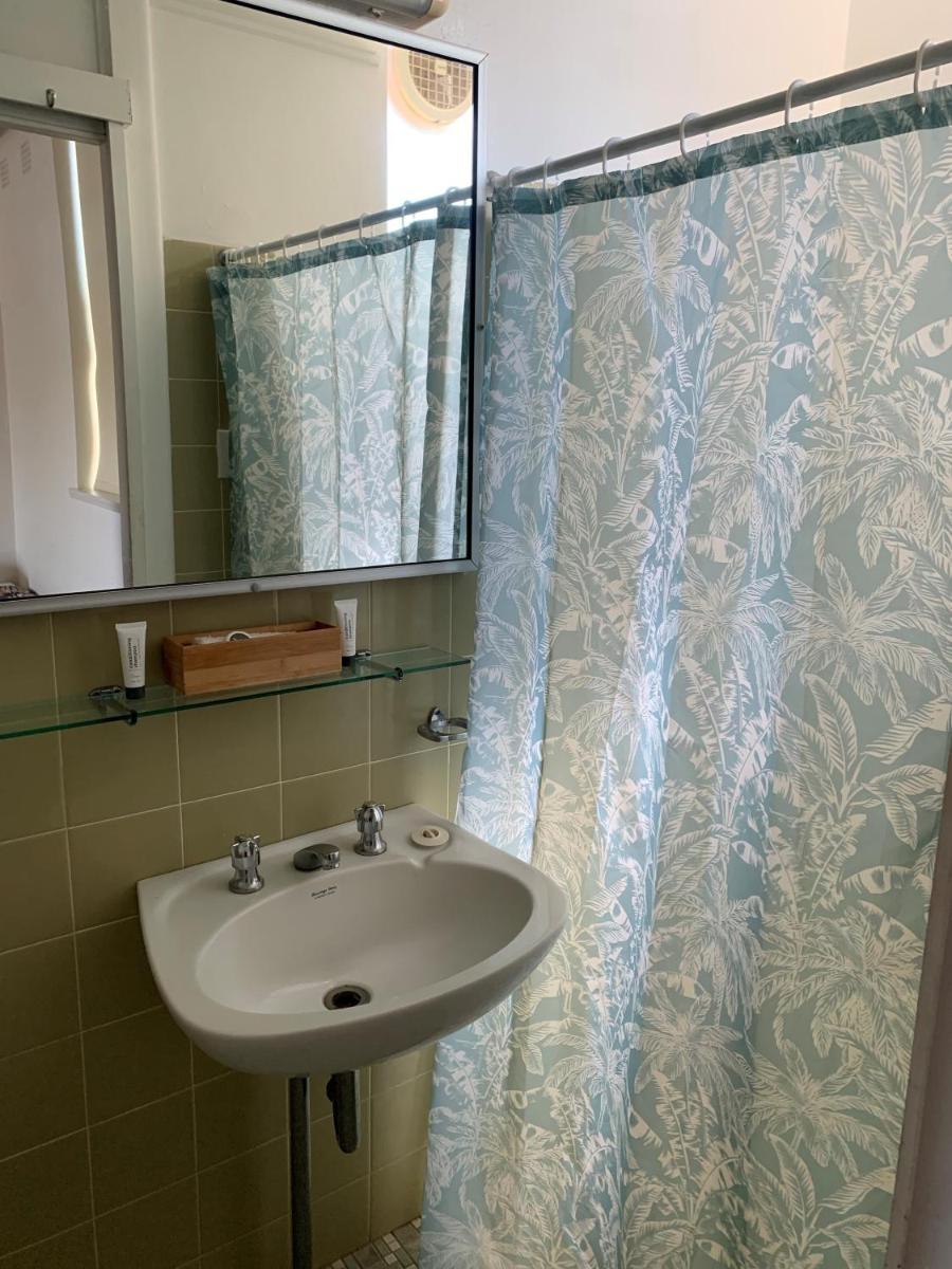 Crown Hotel Motel - Housity
