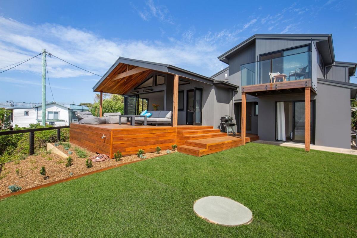 Seaview I Pet Friendly with Stunning Views I 1 Min to Beach - Housity