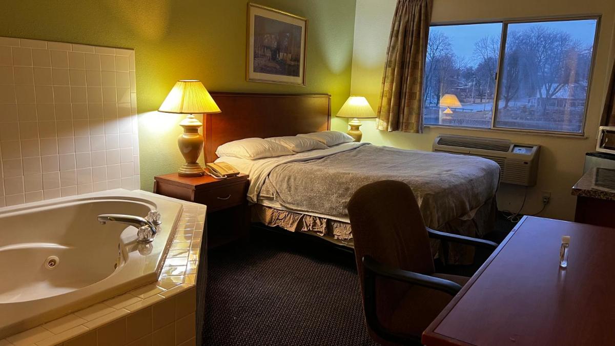 River Walk Inn - Housity