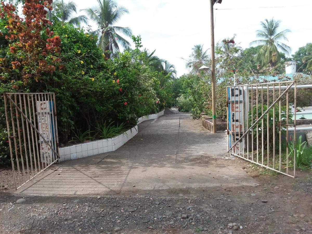 Maison du Bonheur costaricienne sur la plage avec bassin de rafraichissement - Housity