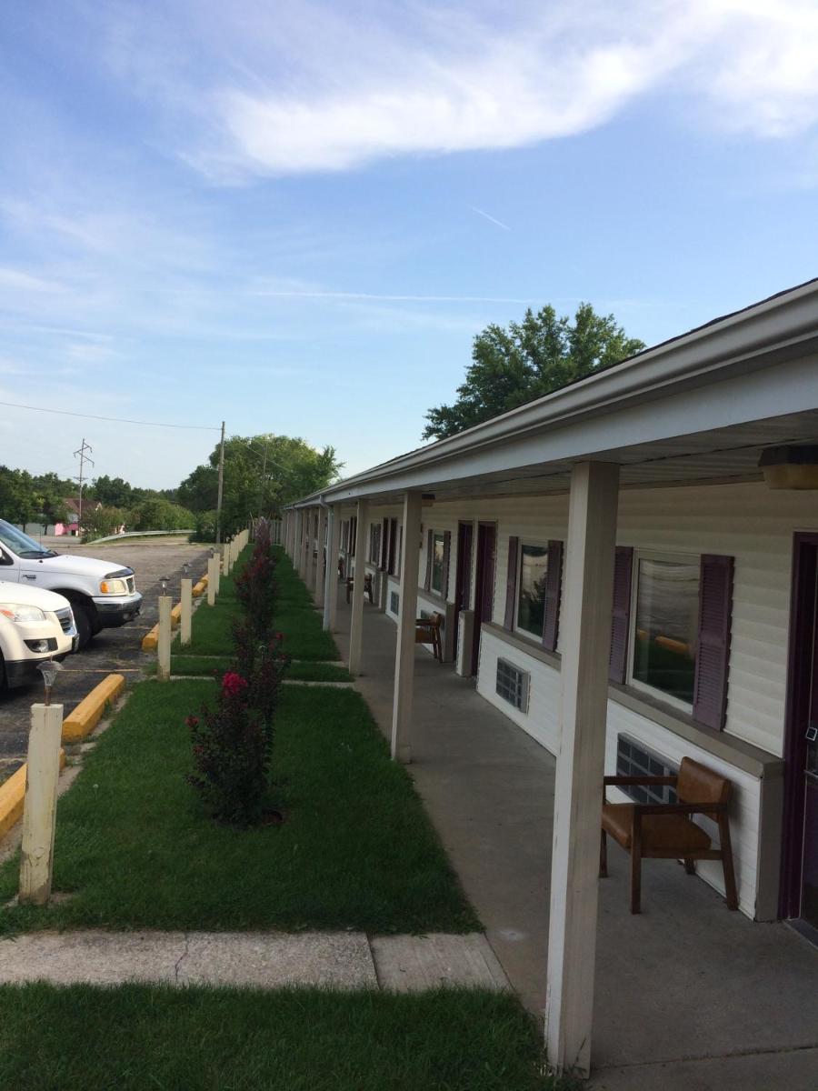 Super 7 Motel - Housity