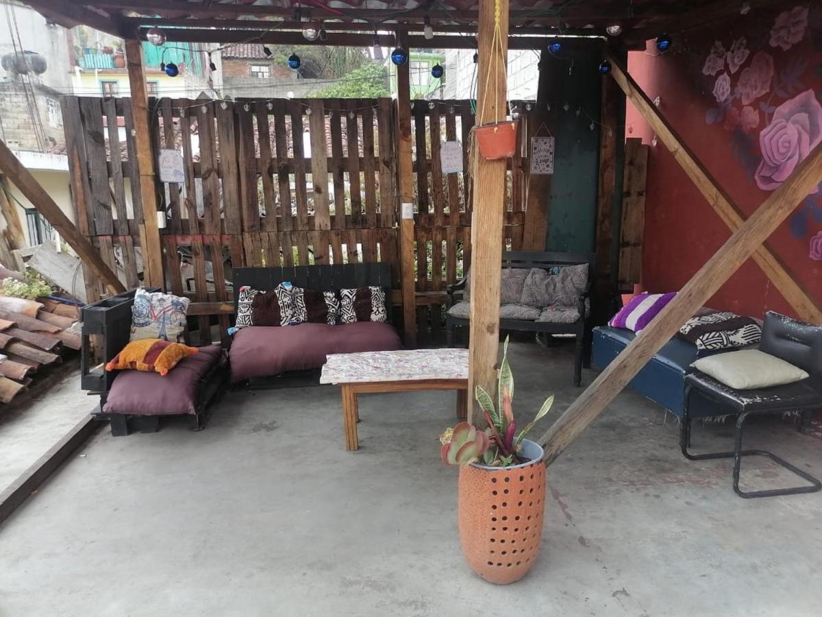 HOSTAL Y HOTEL JARDIN MAGICO - Housity