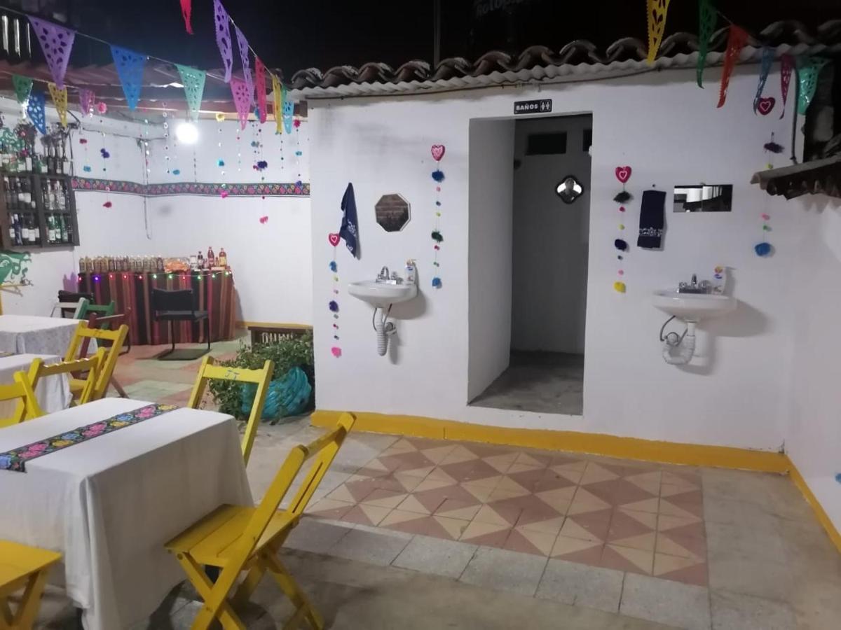 HOSTAL Y HOTEL JARDIN MAGICO - Housity