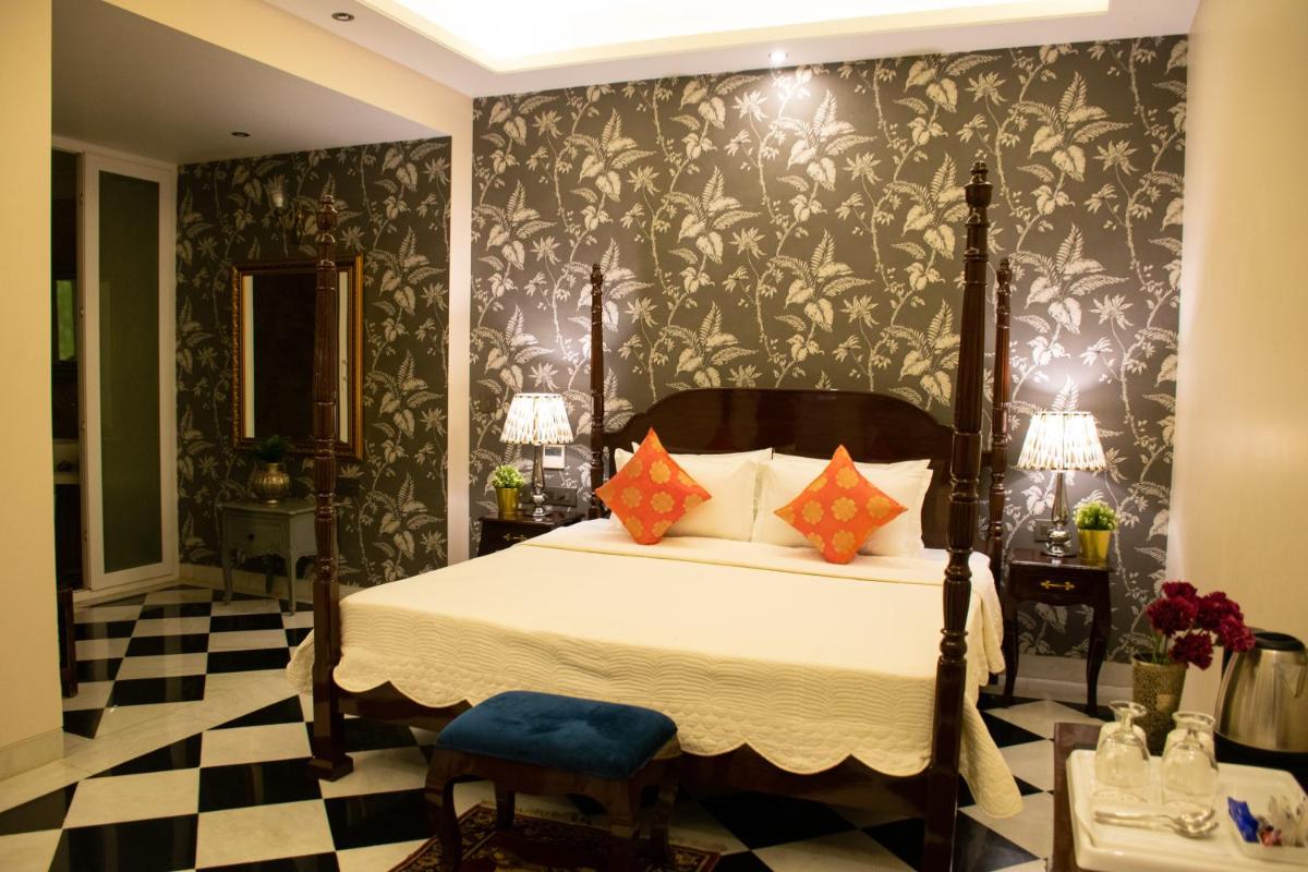 a bedroom with a bed and a black and white patterned wall at Dileep Kothi - A Royal Boutique Luxury Suites in Jaipur in Jaipur