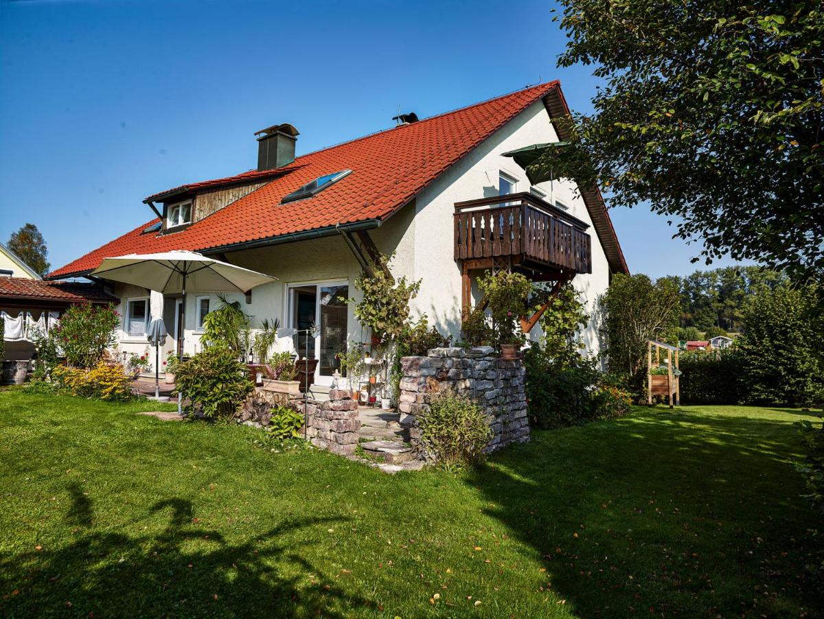 Top 97,5 qm Ferienwohnung im Allgäu, Balkon und Parkplatz - Housity