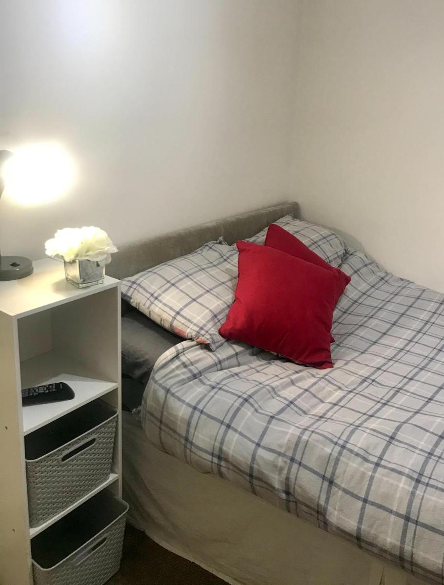 Central 2 Bed, 2 Bathrooms, Ground Floor Apartment with Parking - Housity