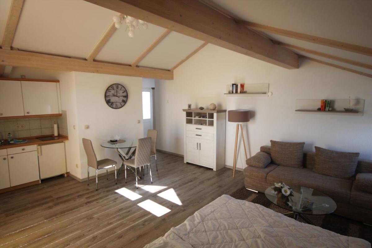 Villa Monika - Housity