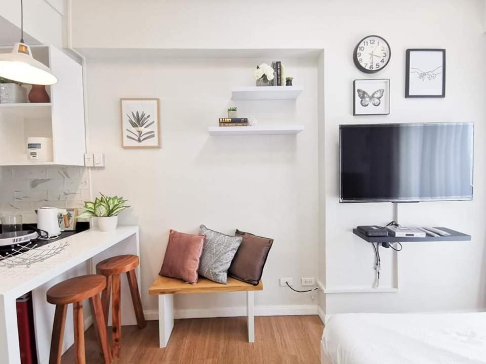 SHERISSE' CONDO @ THE LOOP WITH WIFI,CABLE AND HOT & COLD SHOWER, - Housity