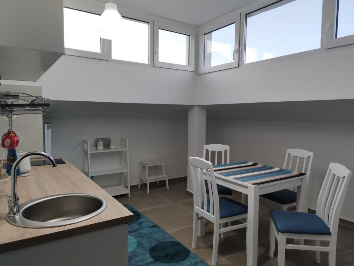 Blue Apartment Riverside - Hizvo