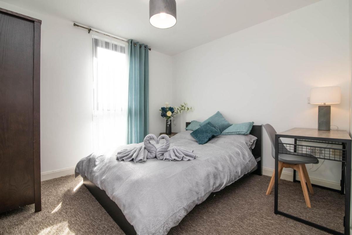 Vibrant 2 Bed 2 Bath Free Parking in Chinatown - Housity